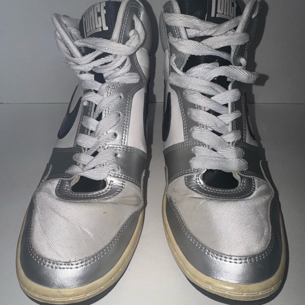 NIKE AIR FORCE SKY HIGH WEDGE SNEAKERS WHITE BLACK SILVER SZ 10 YOUTH WOMEN 11.5